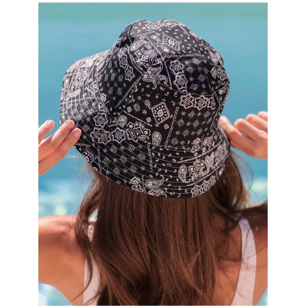 Shiraleah Black White Paisley Dallas Reversible Bucket Hat 100% Cotton Women NWT